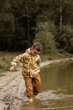 CeLaVi Regenanzug Baggerlader Traktor 2 Teile Strohgelb/nougat -Babyprodukte Geschäft CELAVI SS22 24 1280x1280