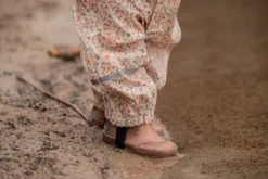 Celavi Regenoverall Blümchen Sandbeige/rosa Einteiler 10 Celavi Regenoverall Blümchen Sandbeige/rosa Einteiler -Babyprodukte Geschäft CELAVI SS22 36 1280x1280