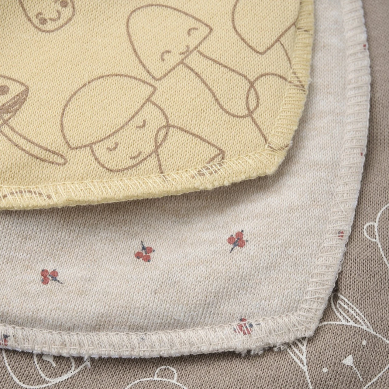 Pippi Babywear Halstücher 3er Pack Dreieckstücher Pilze Zartgelb 2 Pippi Babywear Halstücher 3er Pack Dreieckstücher Pilze Zartgelb – Bild 2