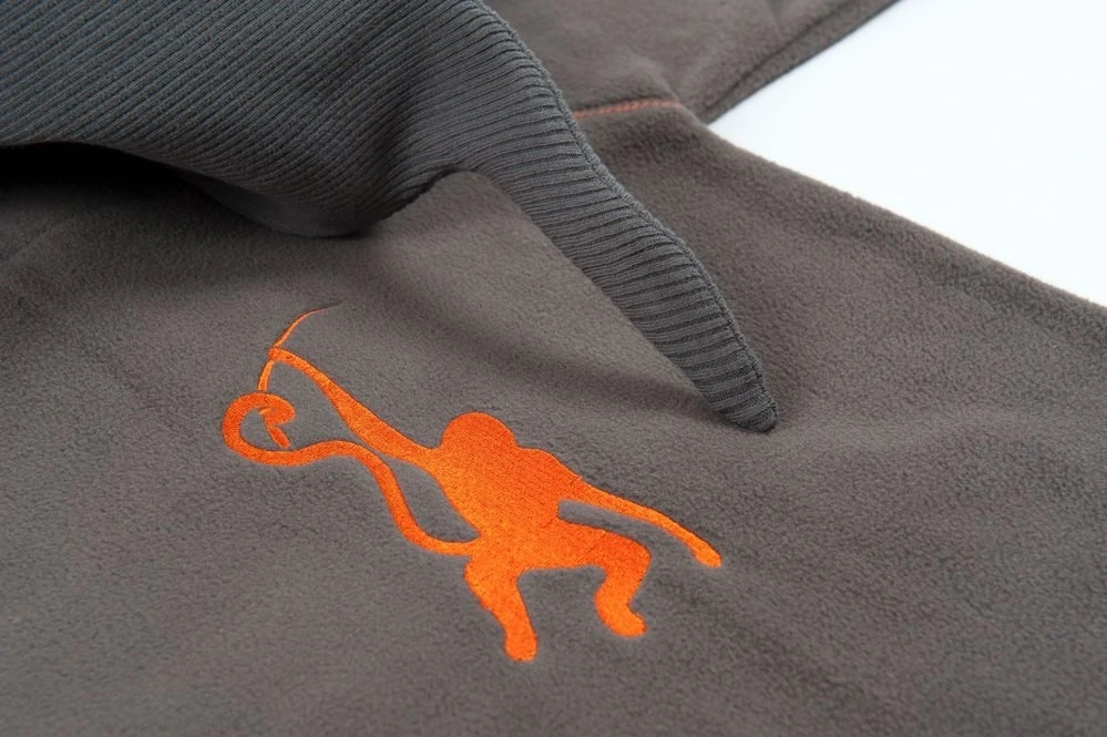 Ducksday Fleeceoverall BAGY Dunkelgrau/orange Affe 3 Ducksday Fleeceoverall BAGY Dunkelgrau/orange Affe – Bild 3