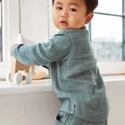 People Wear Organic Musselin Hemd Sommerlich Leicht Khaki -Babyprodukte Geschäft people hemd musselin petrol 2 1280x1280 1